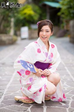 美女翘臀